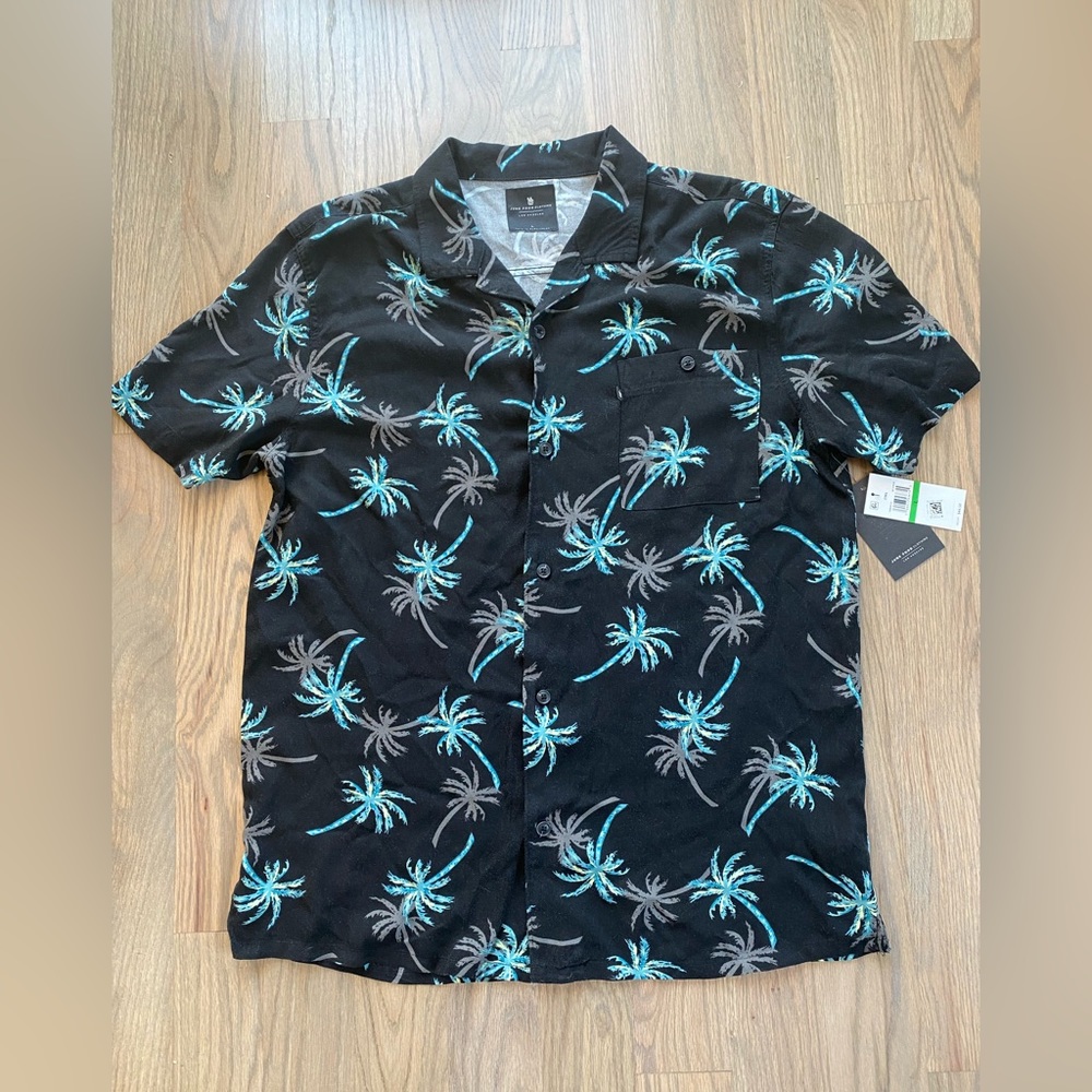 NWT Men’s Junk Food Button-Down